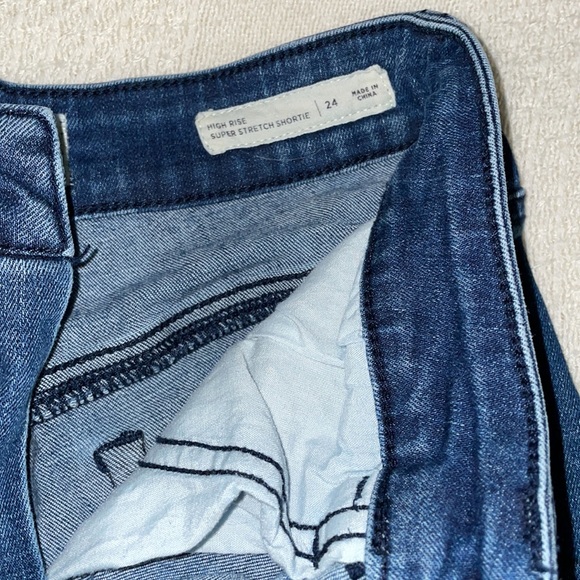 Stretchy high waisted shorts - Picture 3 of 3